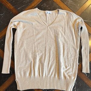 Evereve Women's Beige V-Neck Sweater